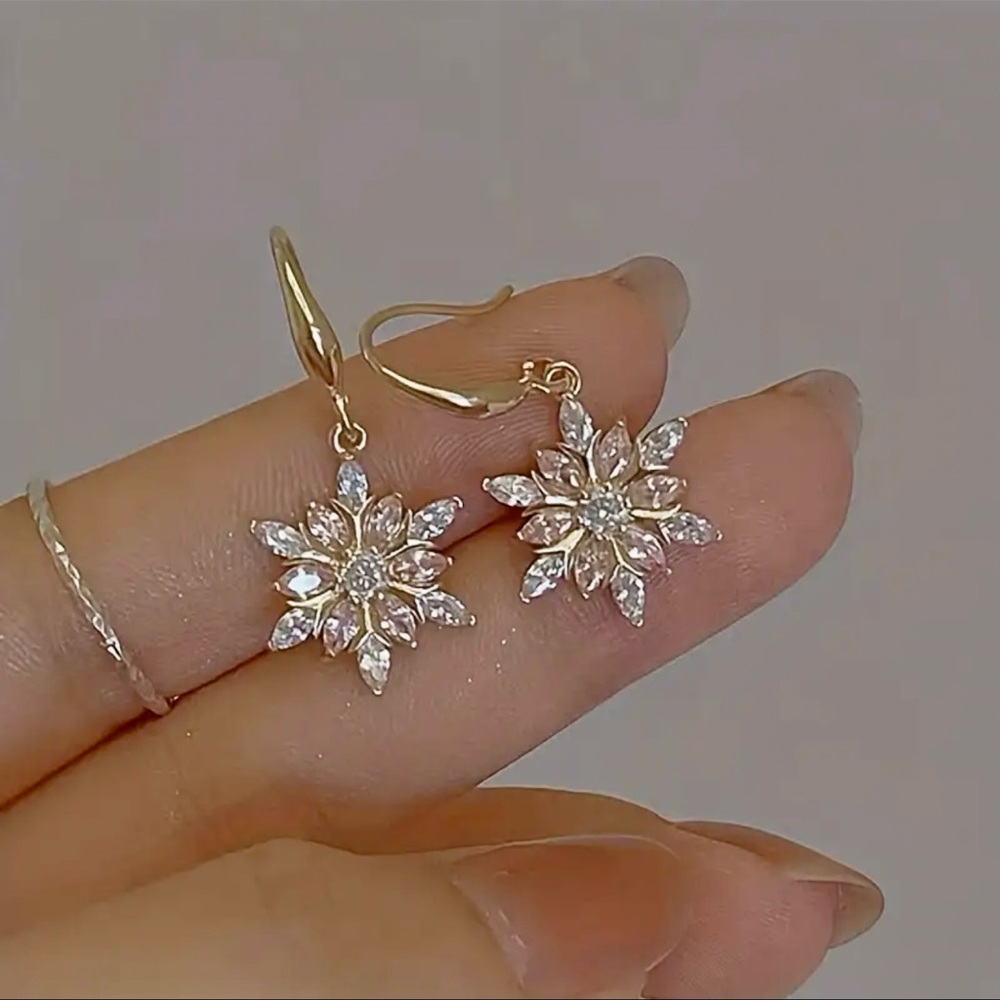 Earrings, Snowflake Shaped Alloy Dangle Earrings, NEW,